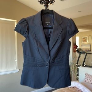 Very elegant Short Sleeves black blazer